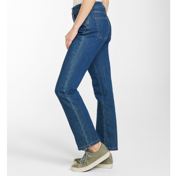 L.L.Bean Classic Fit Straight Jeans Women's Size 2 - Picture 15 of 15